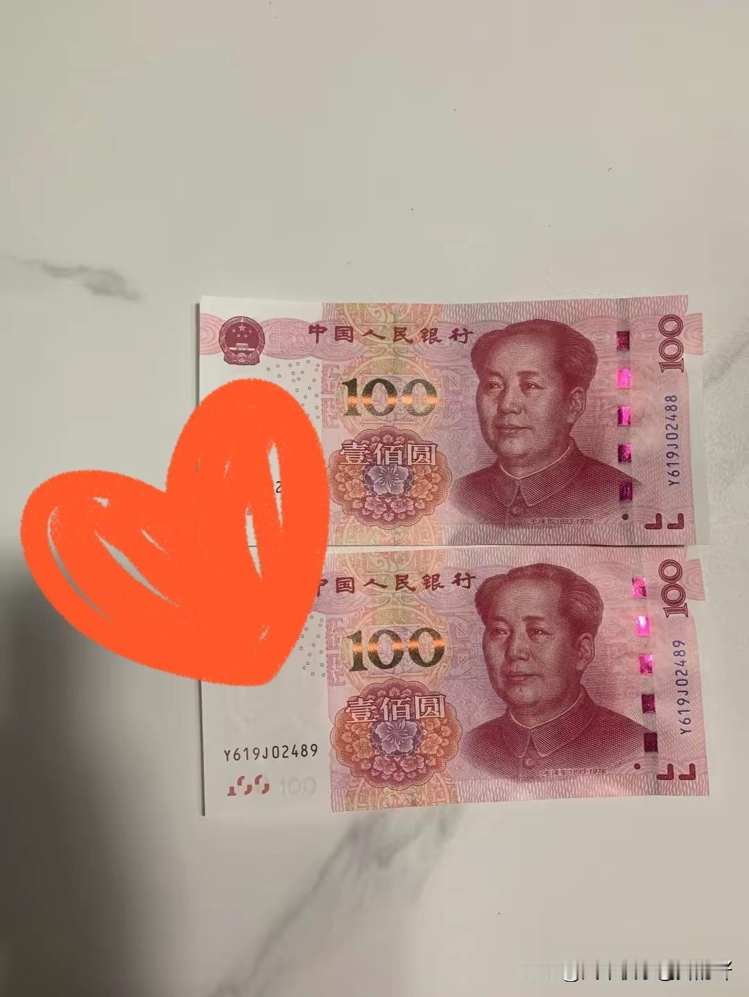 快来看看这个孩子孩子吧！
过生日，婆婆给了200块。孩子问我：“外婆给了900，