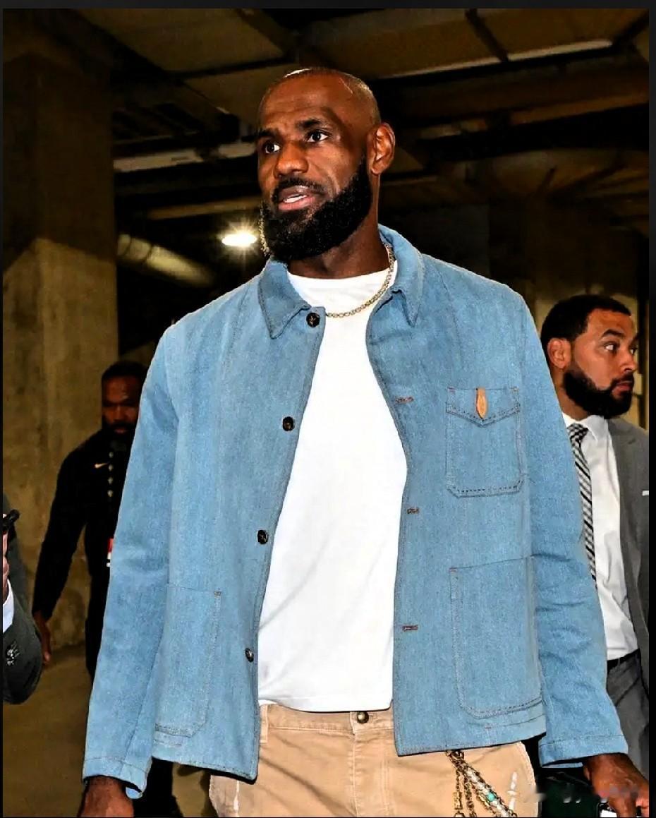 勒布朗·詹姆斯和斯蒂芬·库里在NBA赛场上一直是对手，如今他们或许真的会联手。