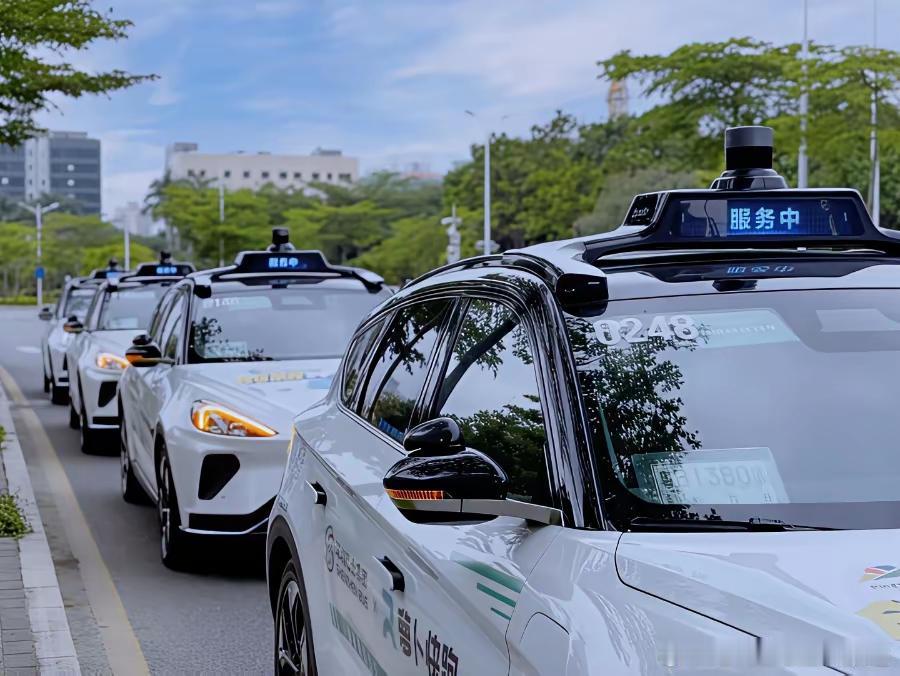 6月18日，就在刚刚，深圳市辟谣全城投放万辆无人驾驶出租车萝卜快跑，辟谣指出只是