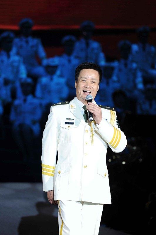 载入中华音乐史册的10位歌唱家
⑧阎维文
       阎维文绝对是刻进几代人音