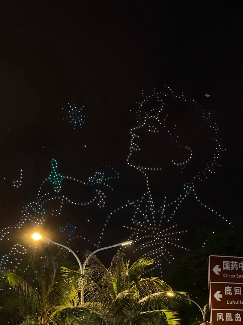 陈楚生三亚无人机表演应援被三亚给陈楚生的无人机应援浪漫到当无人机掠过三亚的夜空，
