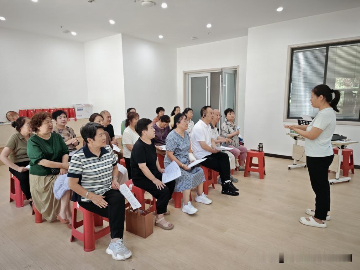 乐享银龄好声音！万柏林区新城社区歌声唱响幸福晚年
 
为丰富老年群体精神文化生活