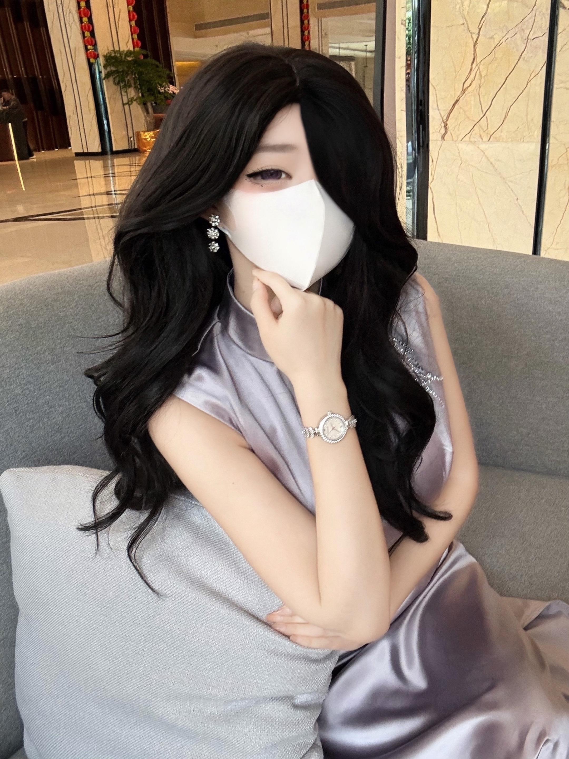 你问西湖水 偷走她的几分美。