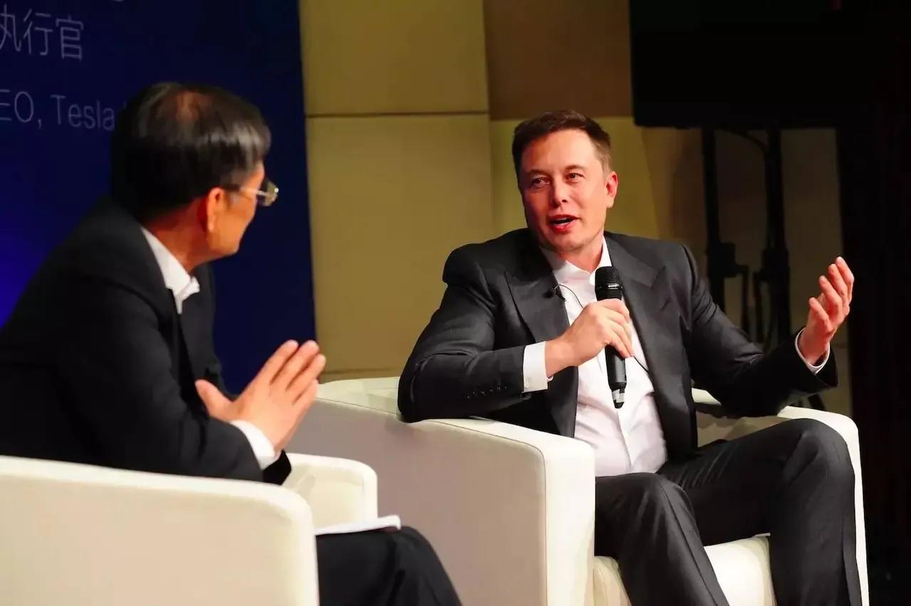 在一次谈节目中，清华教授问马斯克：物理那么重要，可很多中国学生为何不愿意学？没想