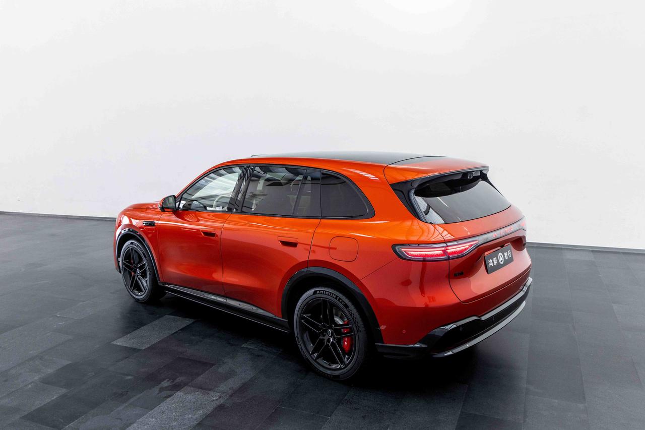 问界M6外观内饰活动日前举行，七款外观配色与四款内饰配色首次亮相。
作为鸿蒙智行