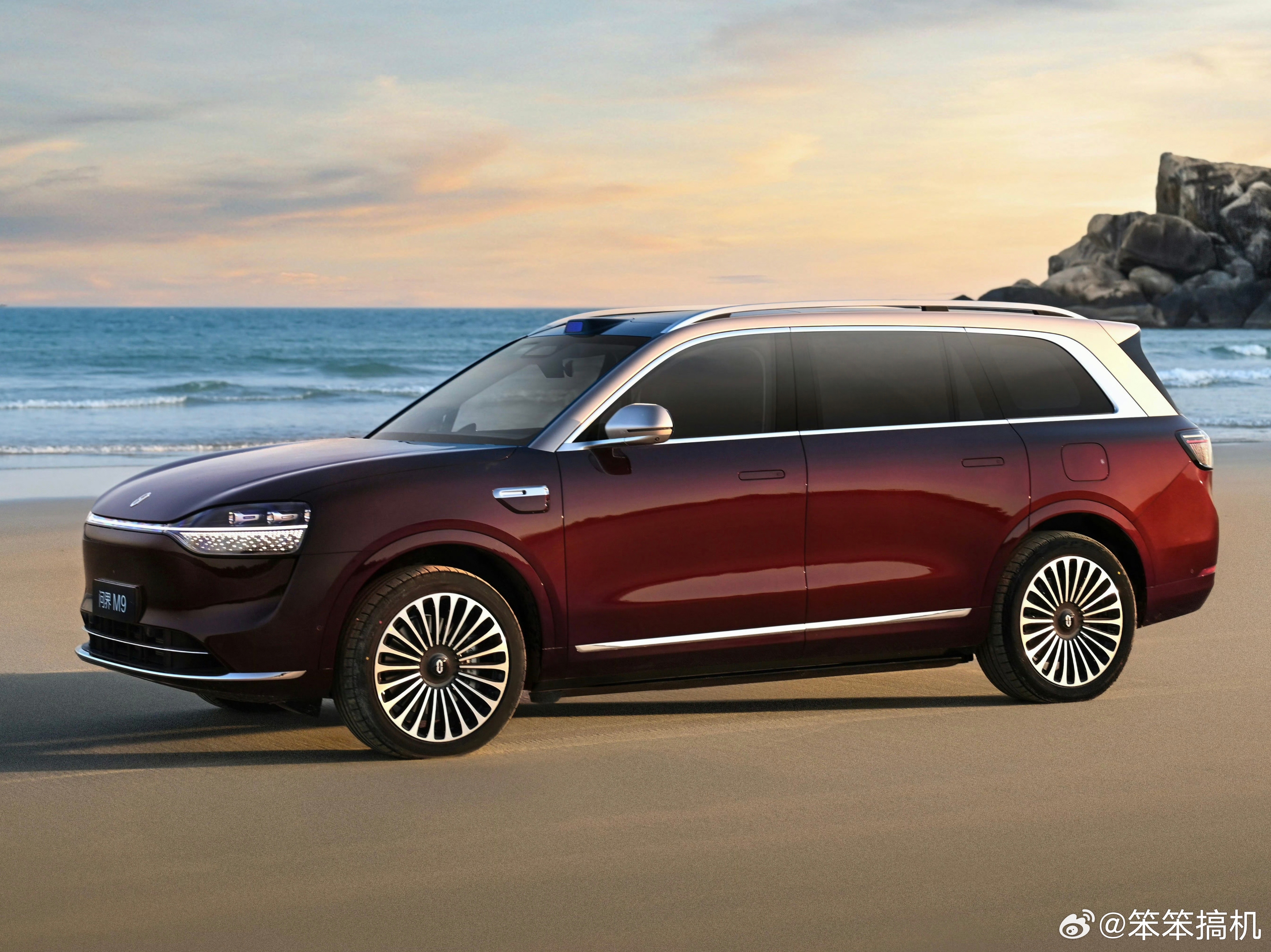 想了想，对那些不是很差钱的用户来说，只需两辆车就能满足他所有的用车需求，一辆问界