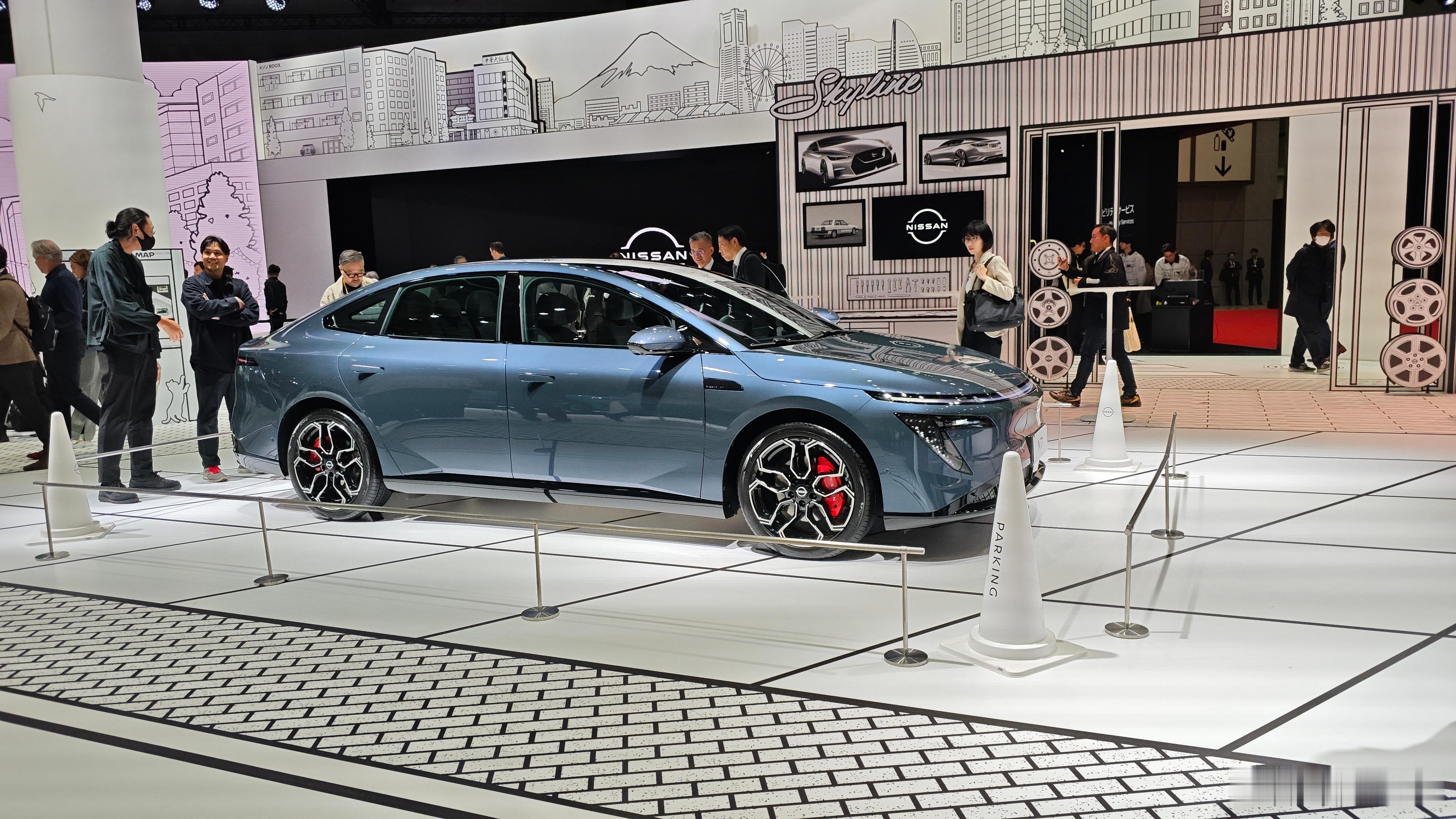 中国智造反向输出！这几天的东京车展上，东风日产N7高调亮相日产展台。这是日产首次