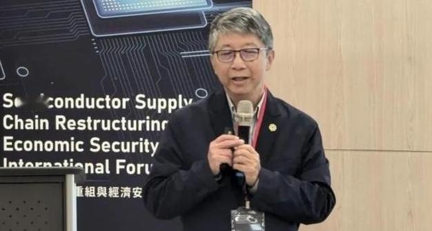 在中国宣布突破7nm芯片技术后，作为全球芯片代工巨头的台积电的顶尖工程师杨光磊感