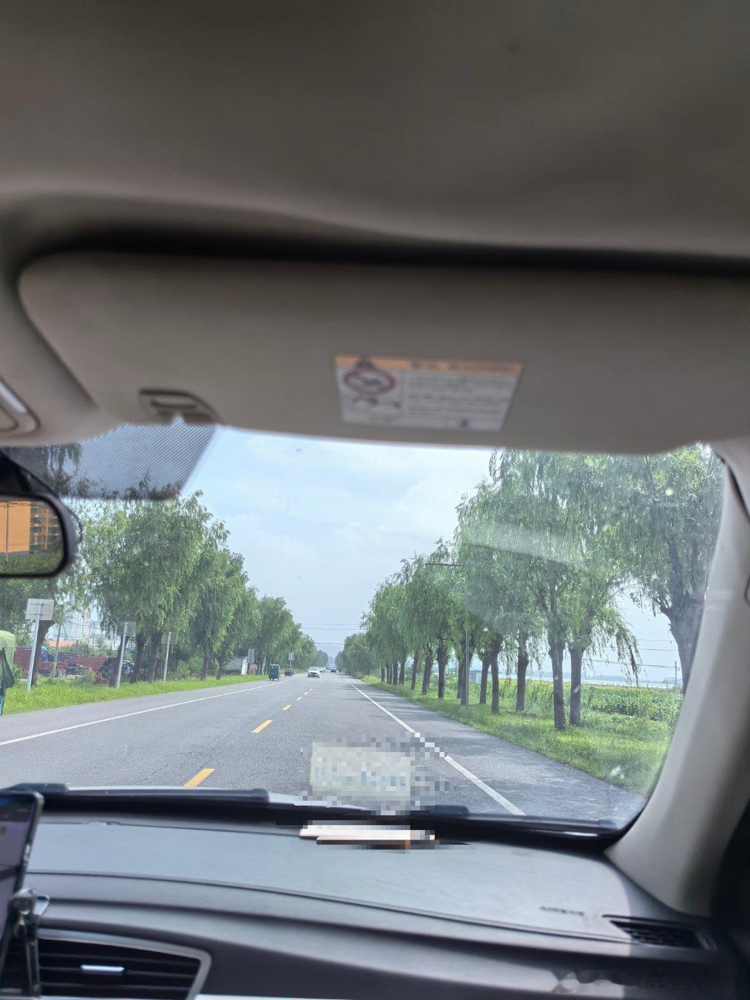 早上起来一睁眼八点了，麻溜的就起来了，今天得回老家把儿子送回去，昨天晚上就把他的