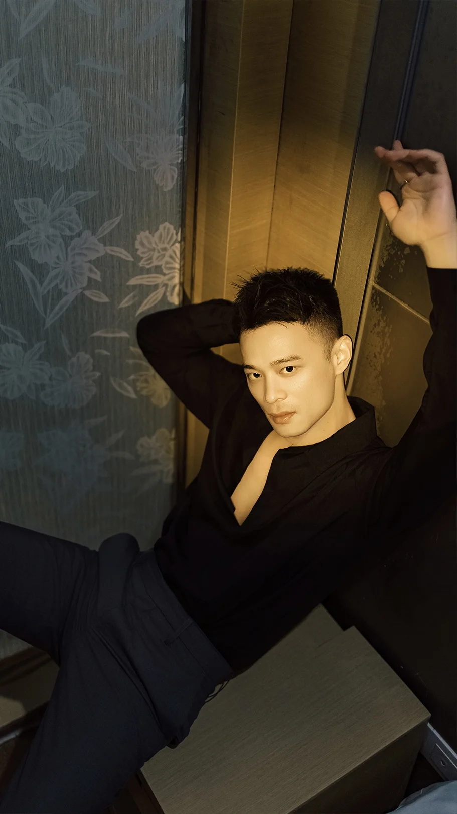 一组全屏的正装男生写真分享🤳🏻