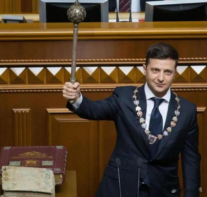 一位乌克兰人聊到自家总统时曾说：“我知道不少中国人觉得泽连斯基以前是喜剧演员，当