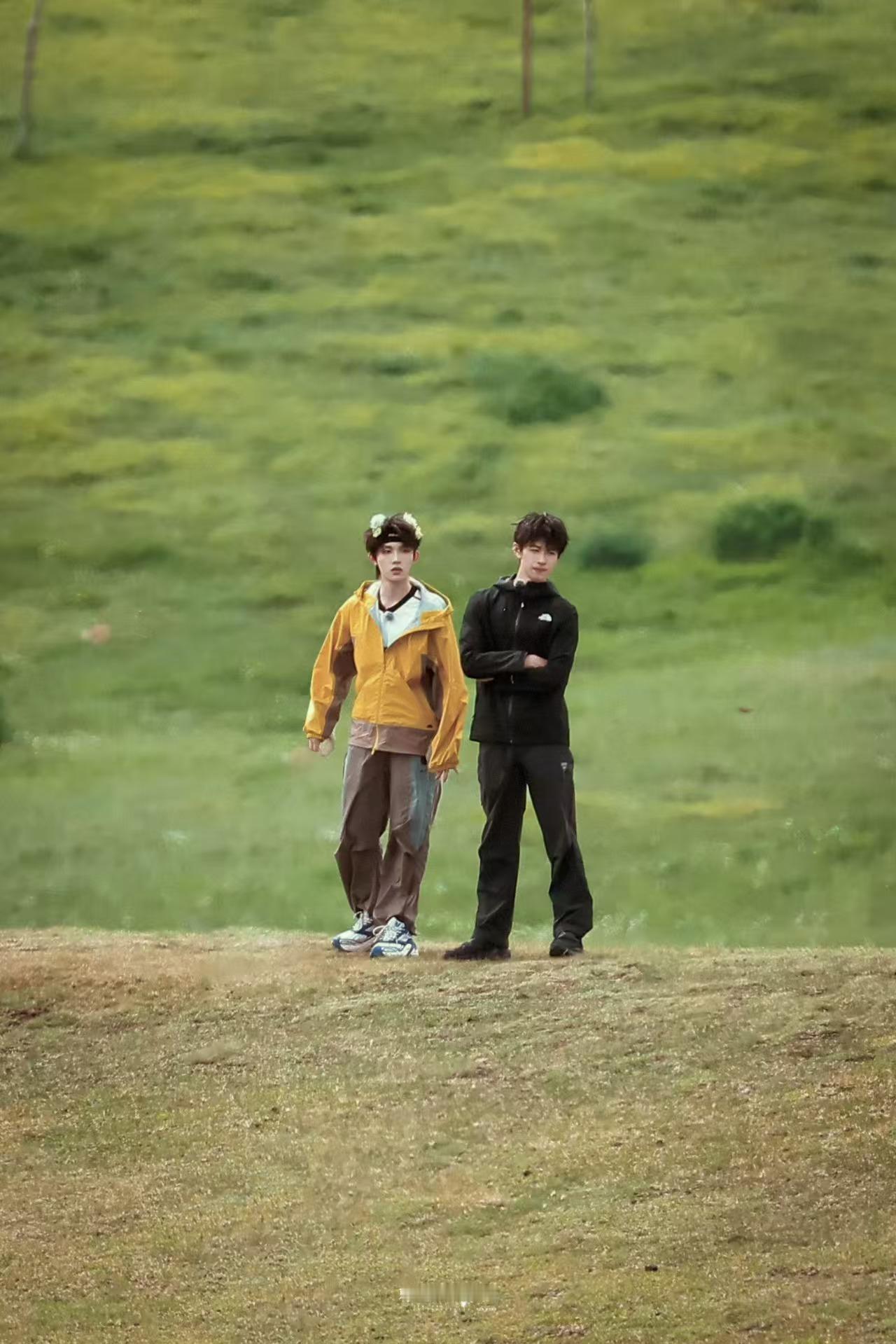 苏新皓担心朱志鑫摔倒 最好的搭档便是互为后盾，朱志鑫一路扶持苏新皓的画面历历在目