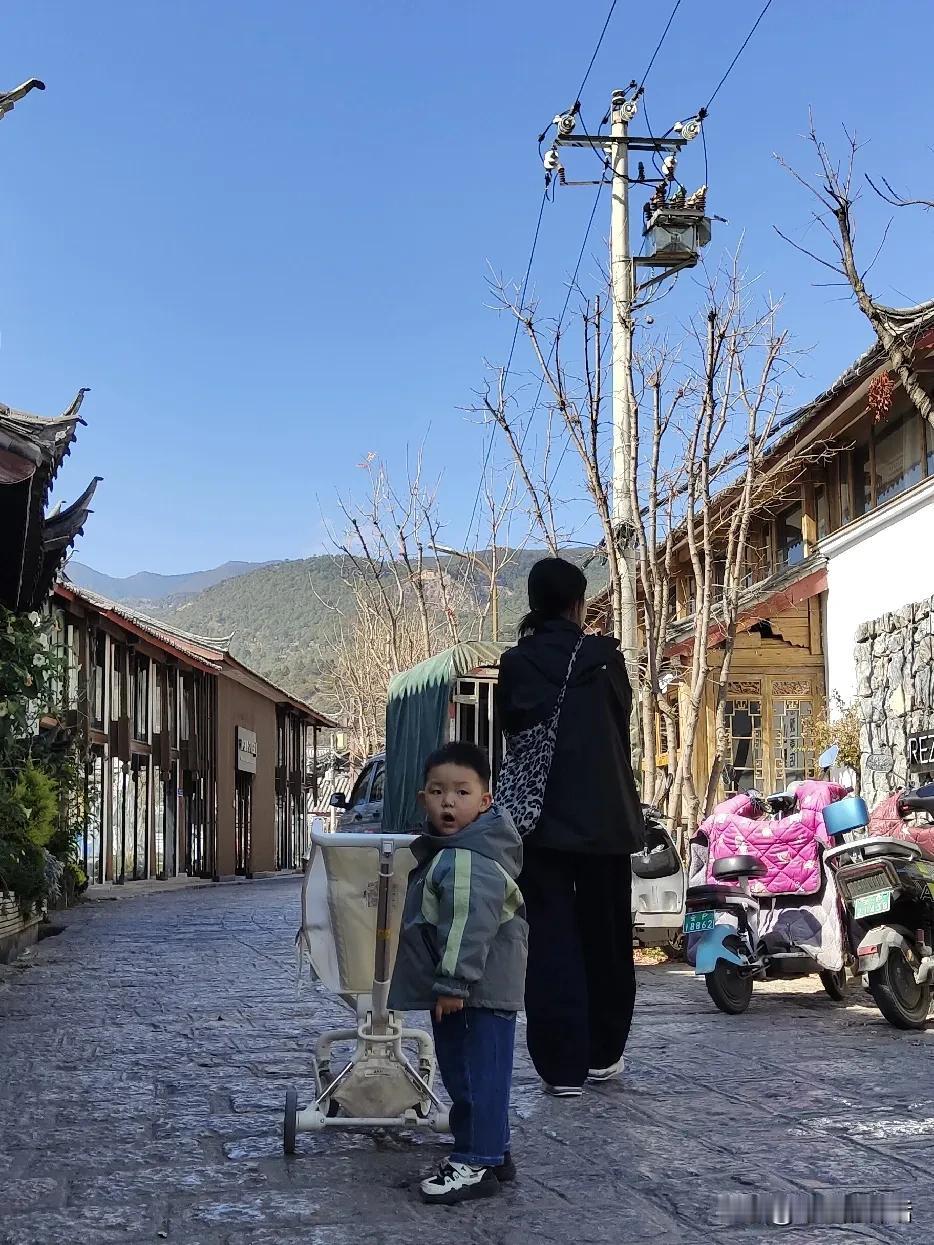 我在大理漫步
随走随拍大理 路过大理的风景 
云南大理，无花不城，无城不花。
一