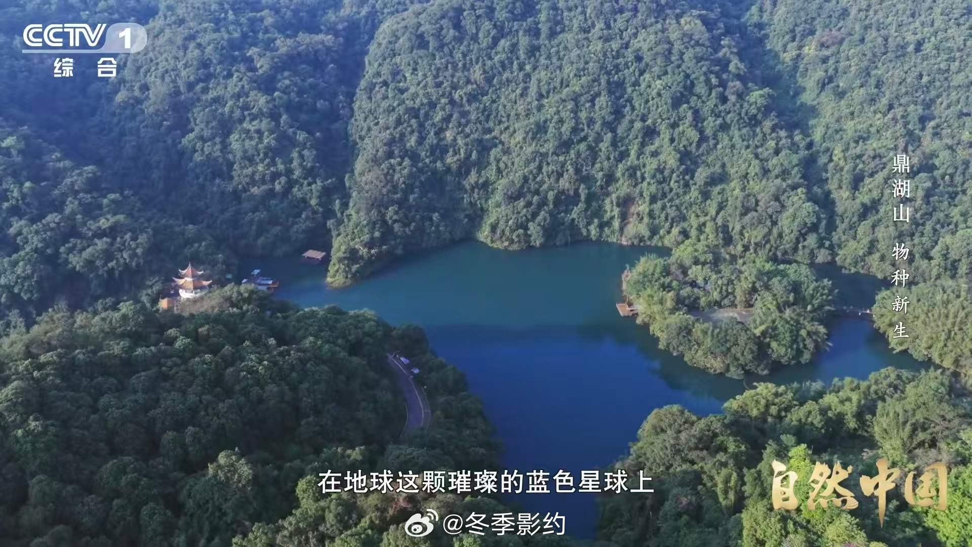 土壤的土腥味从何而来 岩石化作细碎颗粒，植物变成腐殖质，微生物和动物一起搅拌，最