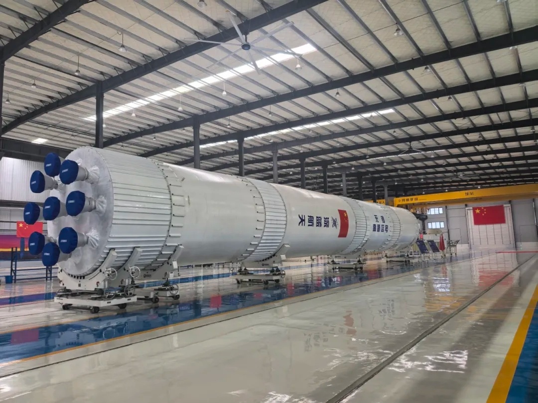 【星云一号首飞箭正竖立在山东的发射场】2月27日，走进位于无锡高新区的江苏深蓝航