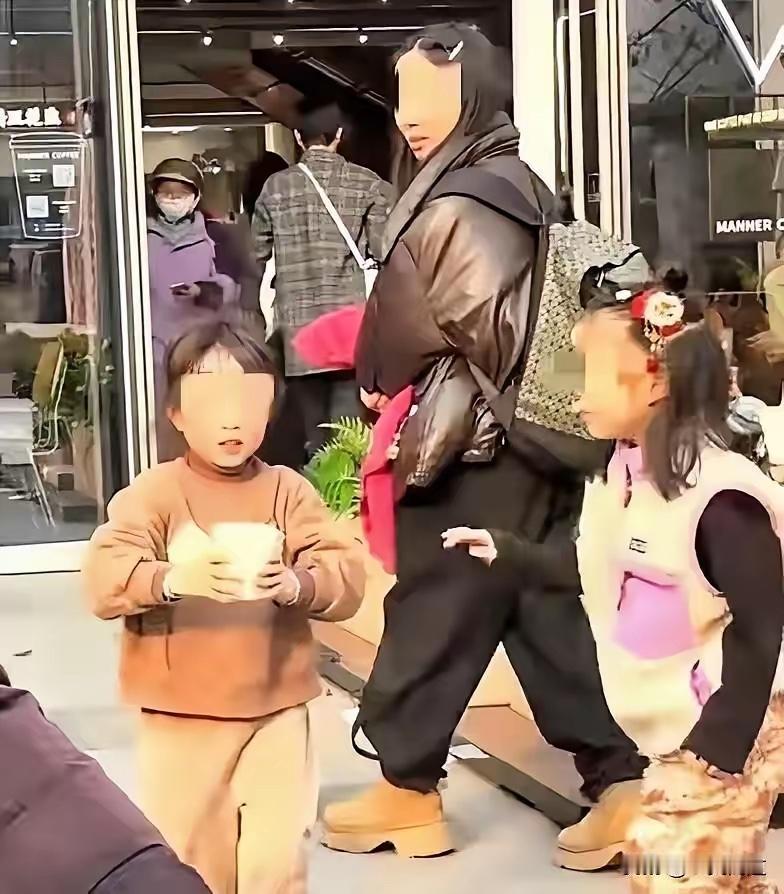 绍兴被泼水的女孩妈妈回应：不为赔偿，就想让孩子知道：“做错事要负责”！
​​1