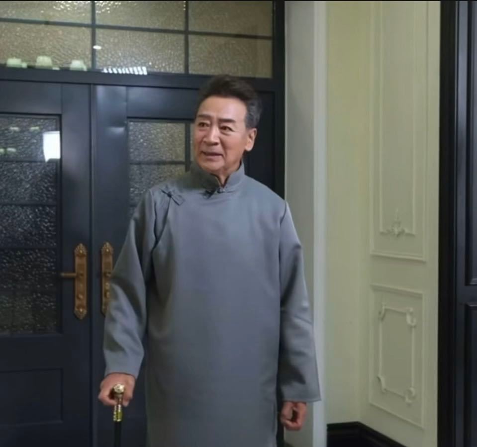 70岁依萍爸再就业 最近《情深深雨蒙蒙》里“依萍爸爸”陆振华的扮演者寇振海再就业