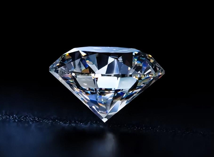 有个女生在六年前，花3万6买了一个钻戒，现在回收的价格只有四五百，
那么我们换算