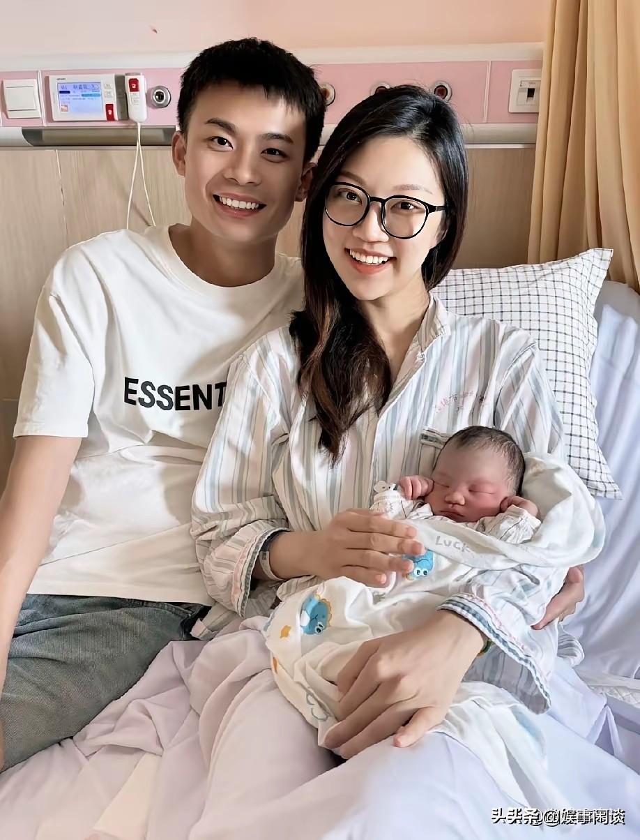 镜头下陈婷的父母气色富足，晚年生活安逸无忧，这份优渥的生活全都得益于女儿。回望早