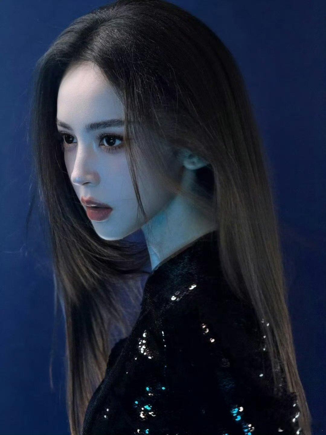 娜扎受惊花容失色具象化了密逃8没把娜扎当外人密逃8完全没把娜扎当外人，蛛洞黑暗场
