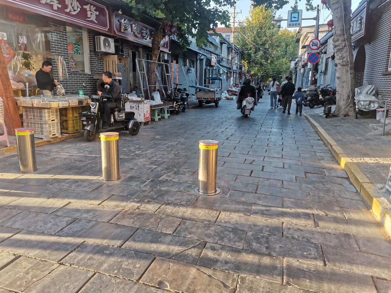 邢台北长街开始限制机动车通行，作为邢台历史文化名街，北长街开始白天禁止机动车通行