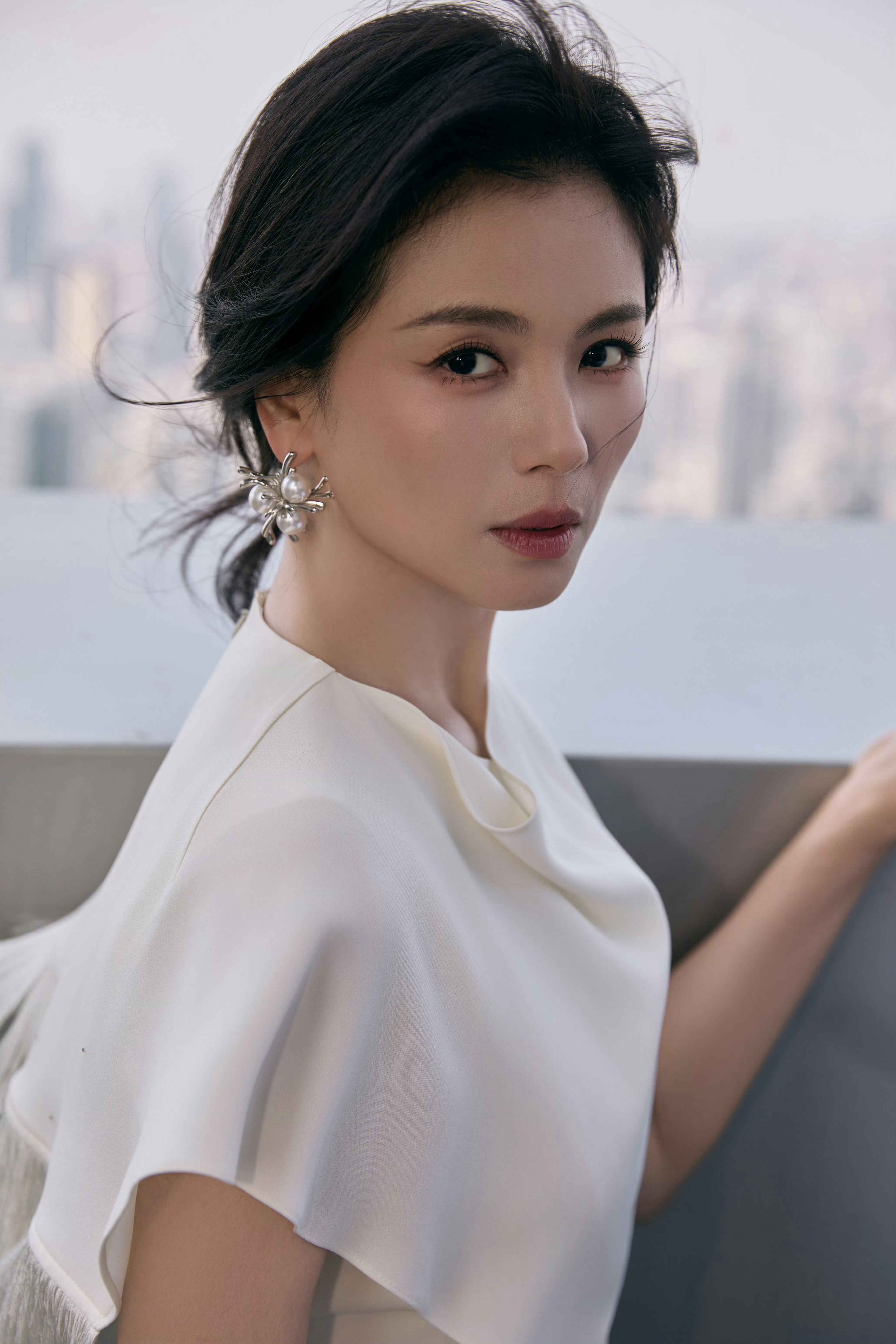 以为是我屏幕脏了一擦原来是刘涛衣服上有只小虫子