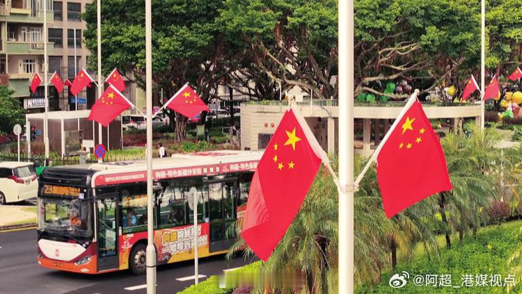 【9月29日至10月1日可免费搭乘澳门轻轨 国庆当天可免费乘巴士】据央视，为庆祝