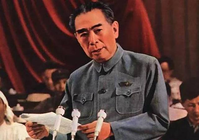 1955年，许世友得知自己授衔上将，开怀畅饮。酒酣时电话响起，大扫其兴，便不耐烦