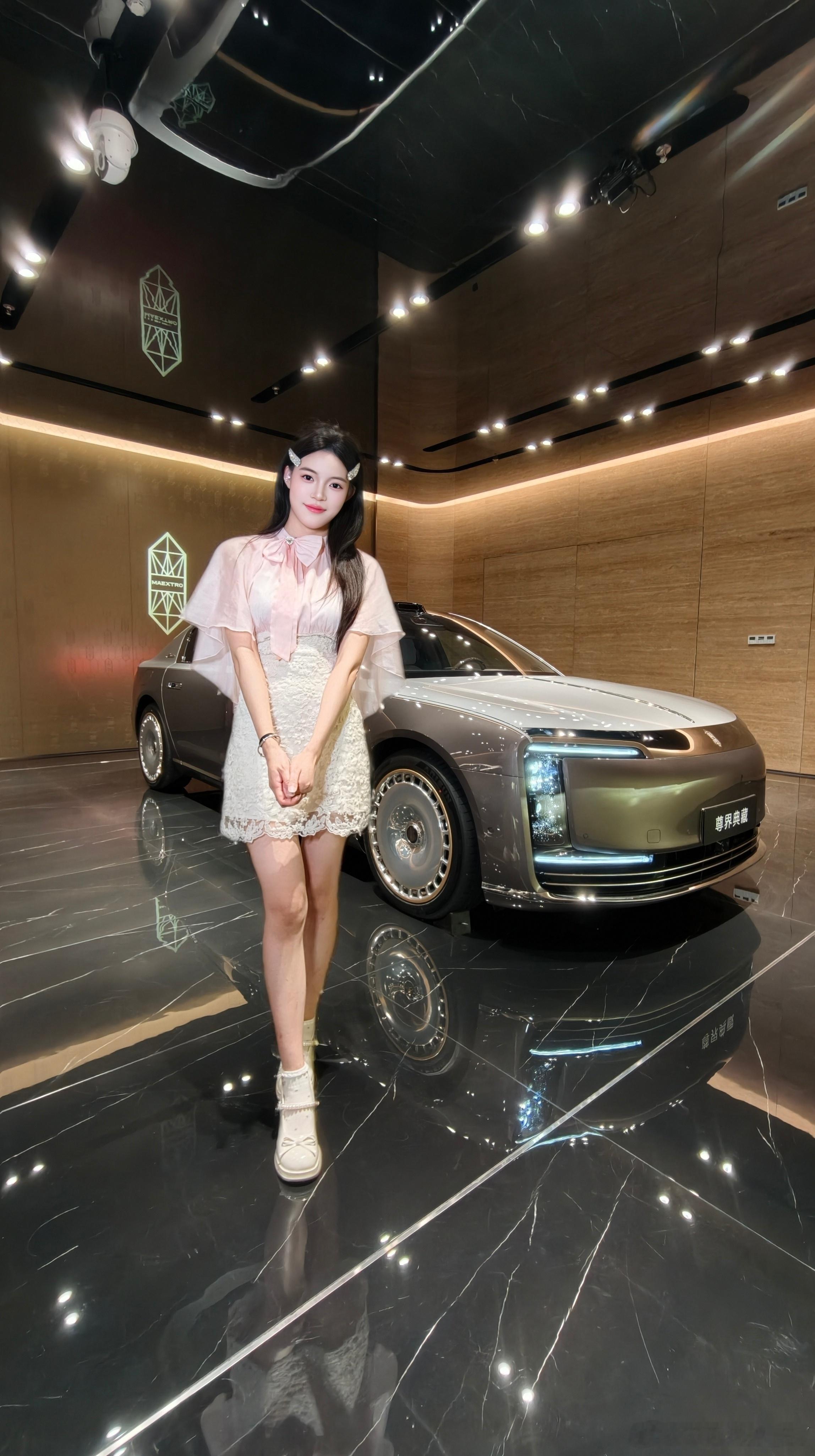 人好看还是车好看？ ​​​