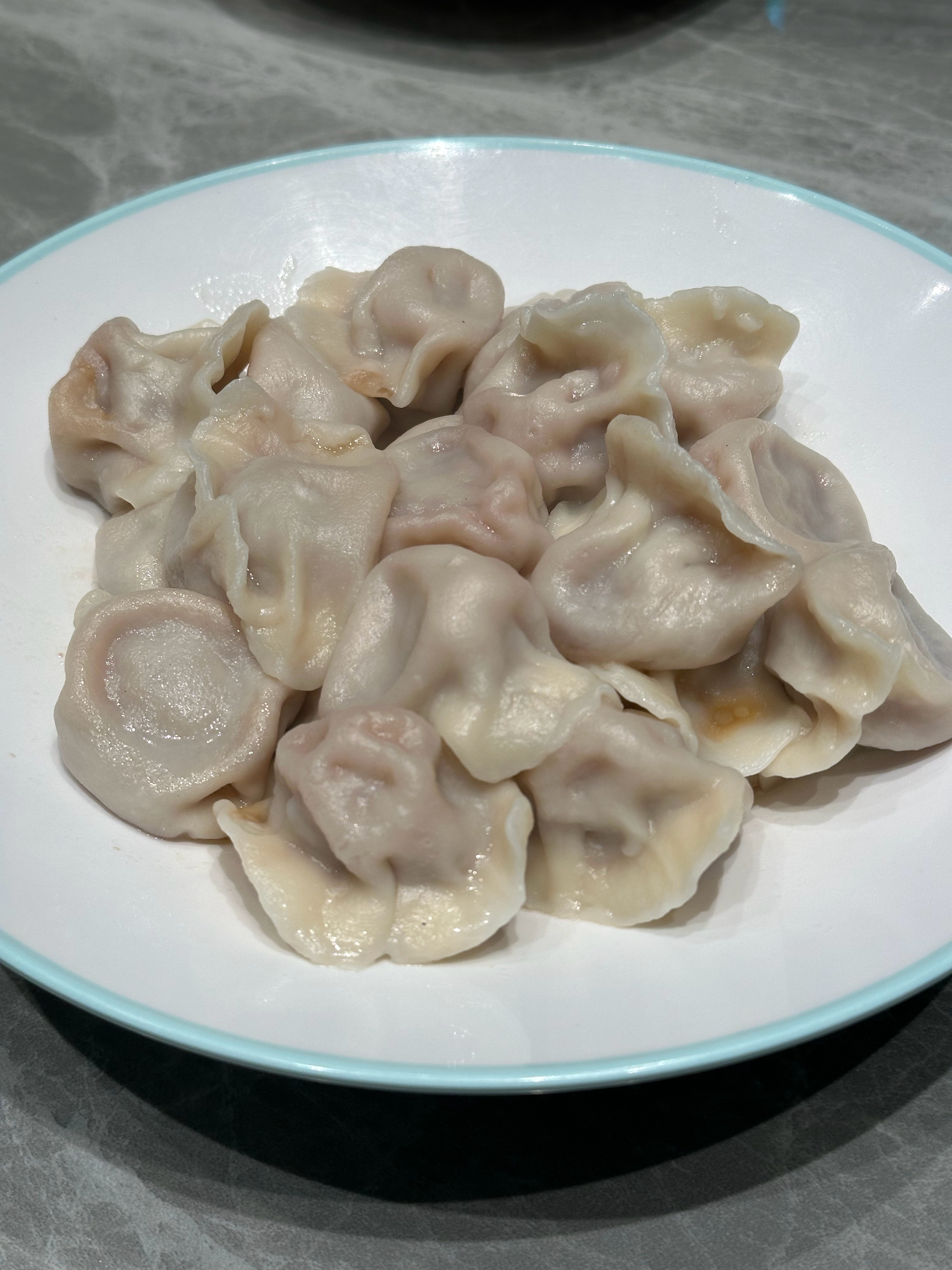 在家的时候讨论中午吃啥，菜刀：“火烧还是罩饼？”我：“啥都行，上次都吃到了。”幸