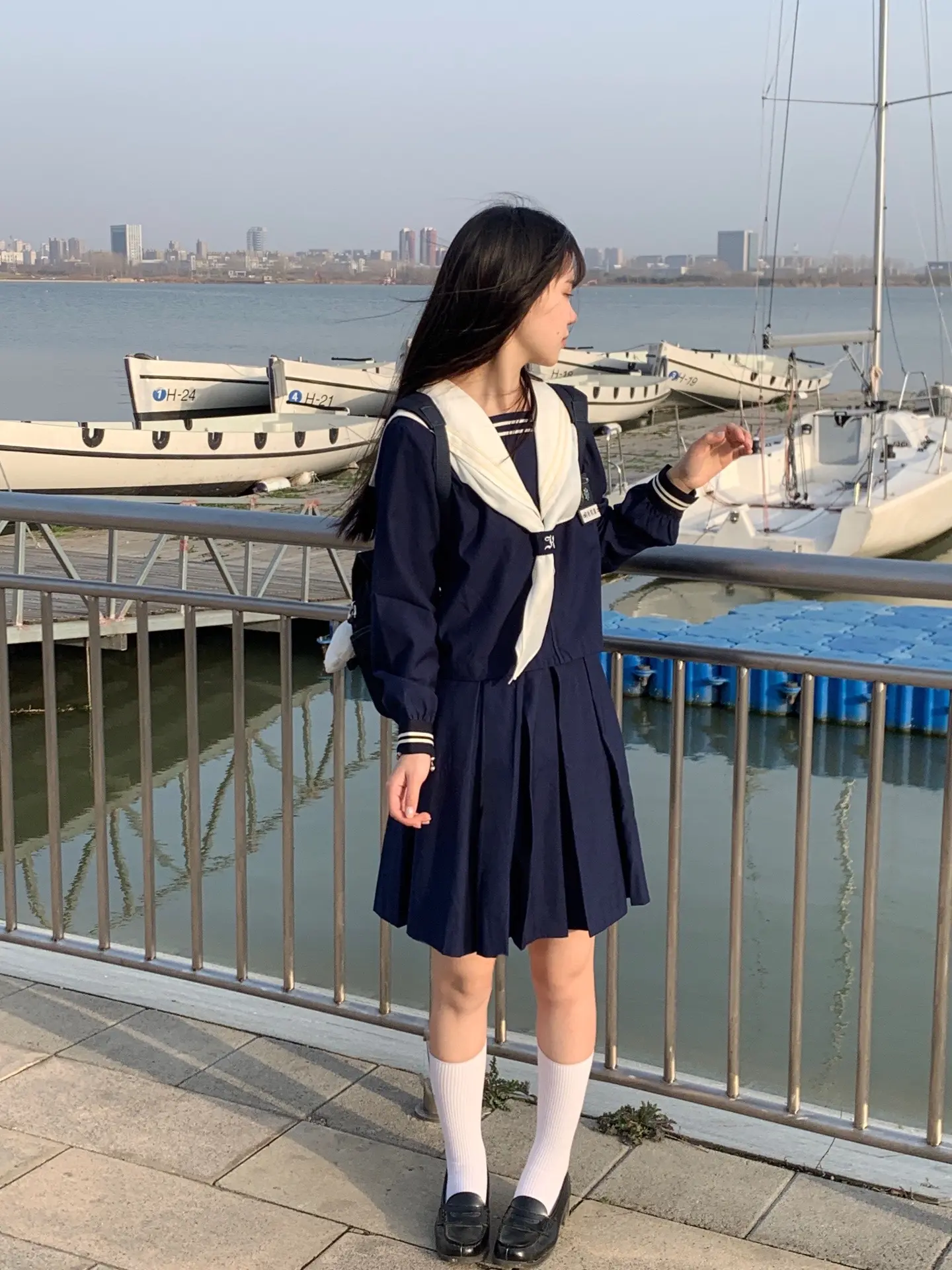 风卷起了时间，你说瞬间就像永远
