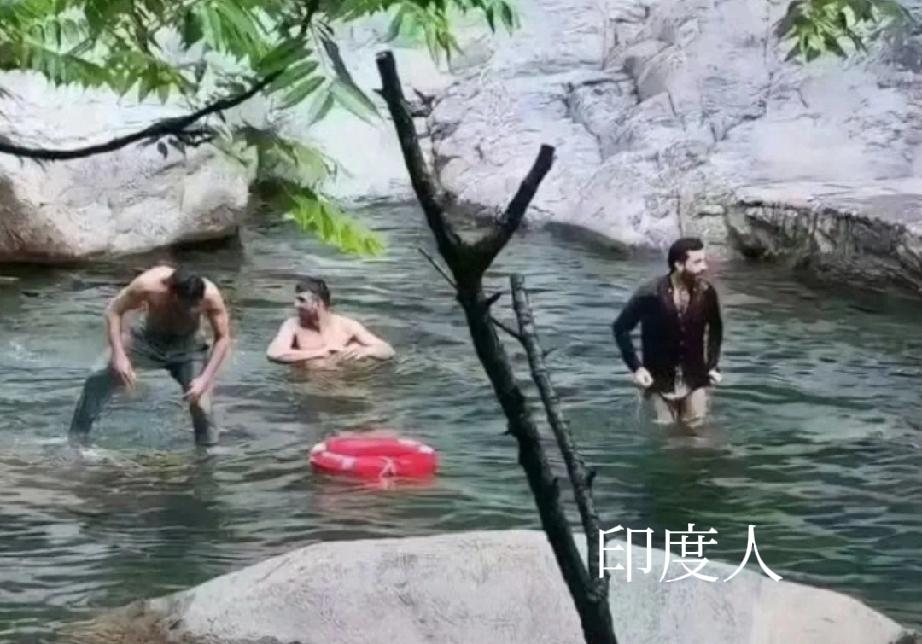 2025年11月8日下午，庐山管理局接到游客举报，多名印度籍游客在五老峰附近溪谷