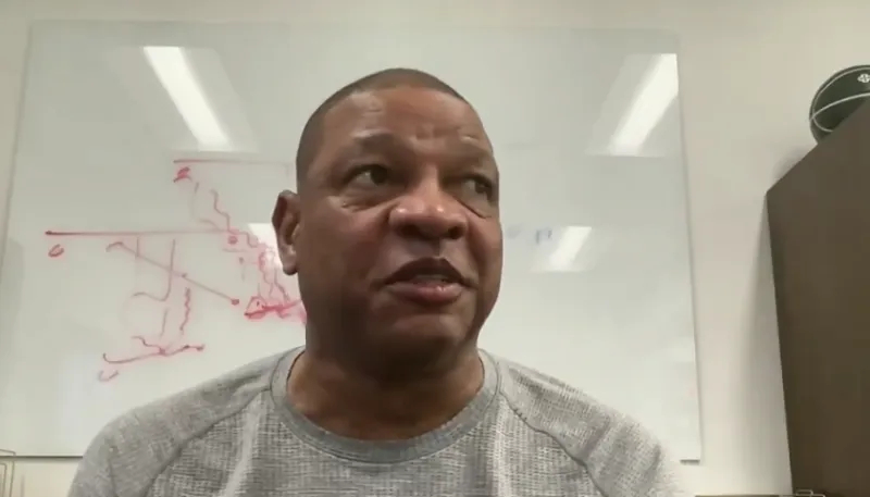 #里弗斯反击Shams# 雄鹿里弗斯参加节目，期间他谈到了Shams前不久报道的