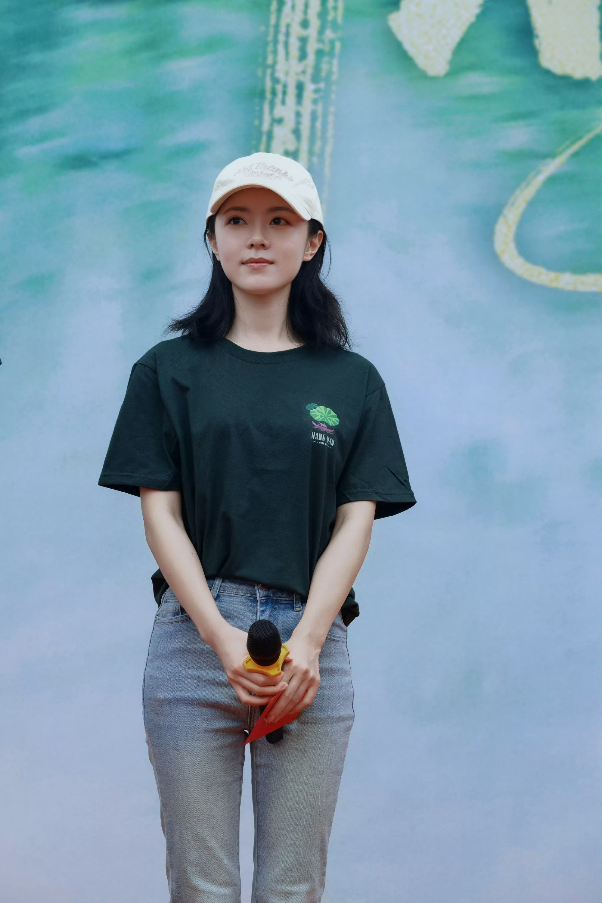 赵今麦这手臂线条赵今麦这线条绝了，超级自律的麦麦，期待楚听雨