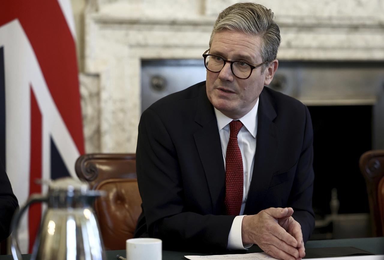 不得了！英首相要直面伊朗战事“长期考验”。
最近有消息说，英国首相得提前做好心理