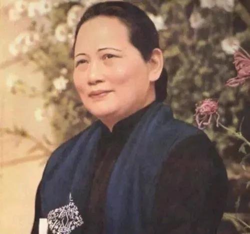 宋庆龄写信给周总理拒收每月200元特殊补助，为何不久又还要这补助？


“周总理