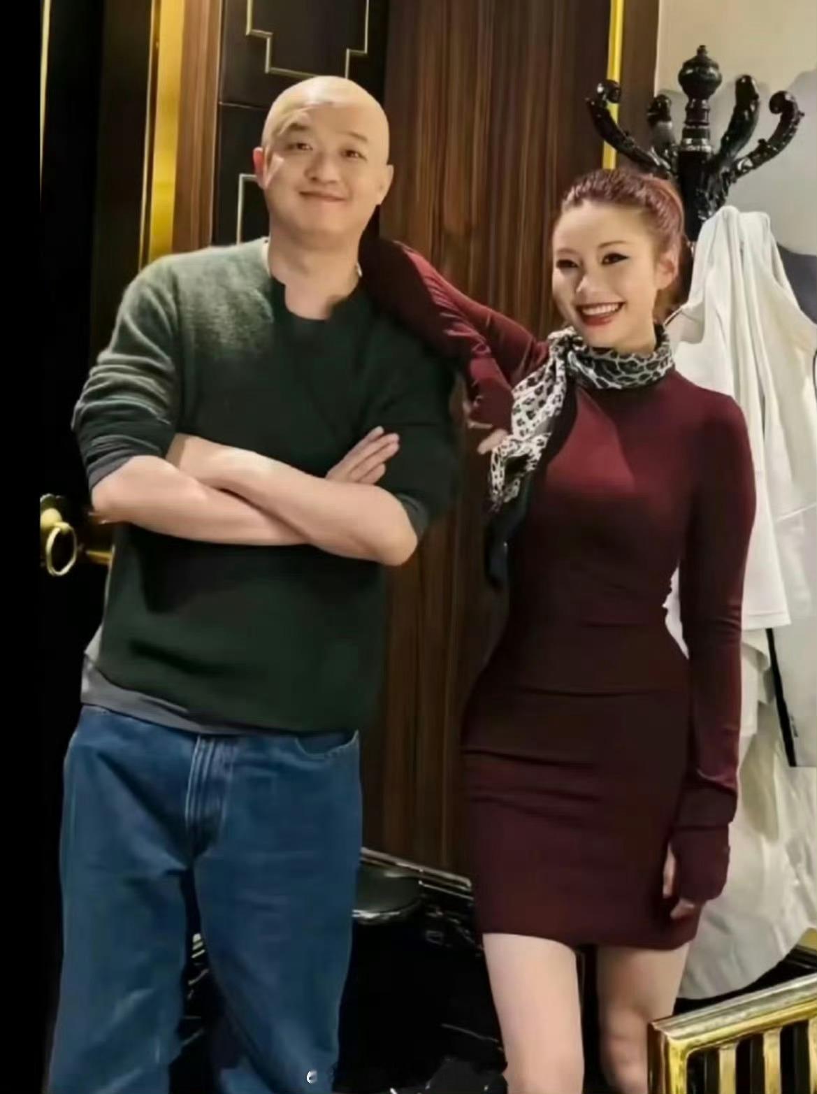 包贝尔曾同时交往七个女友有这个吗[笑而不语] ​​​