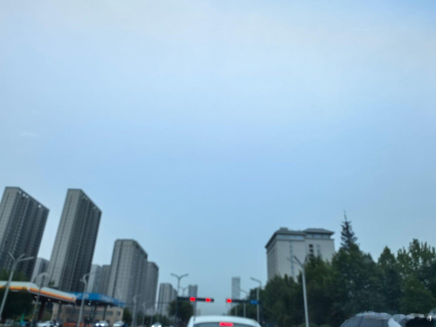 你们说今年是怎么了，又是旱，又是沙尘暴，庄稼都种不进去西安沙尘暴  ​​​