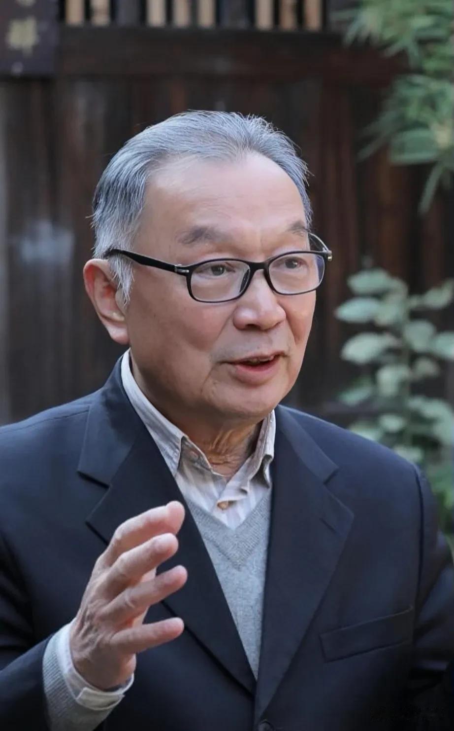 温铁军说:早些年，家禽瘟疫流行的时候，有些农村禁止养鸡养鸭，后来又禁止养猪，这样