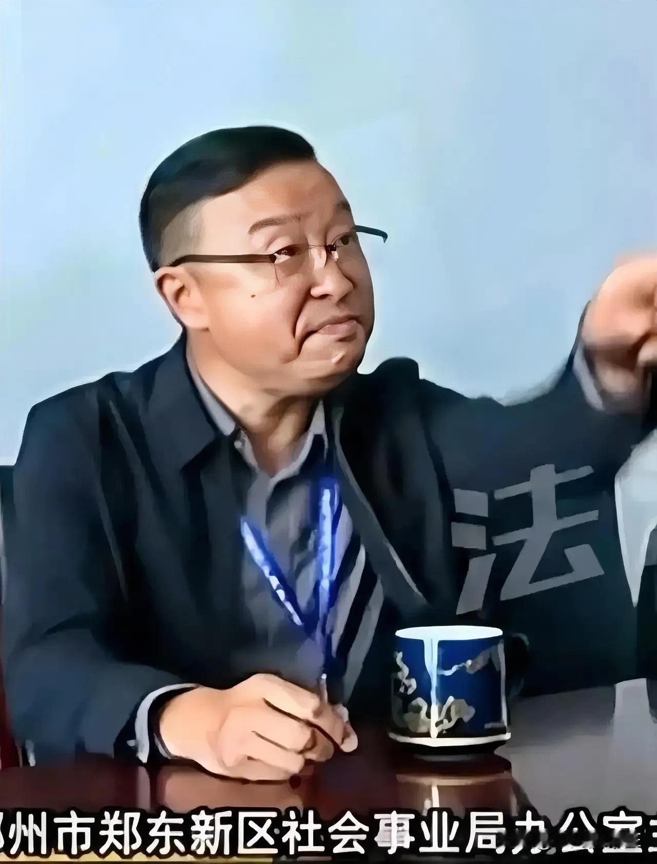 近期，网络上一位名叫齐主任的郑州公职人员，因其不当言论和态度成为了舆论的焦点。齐