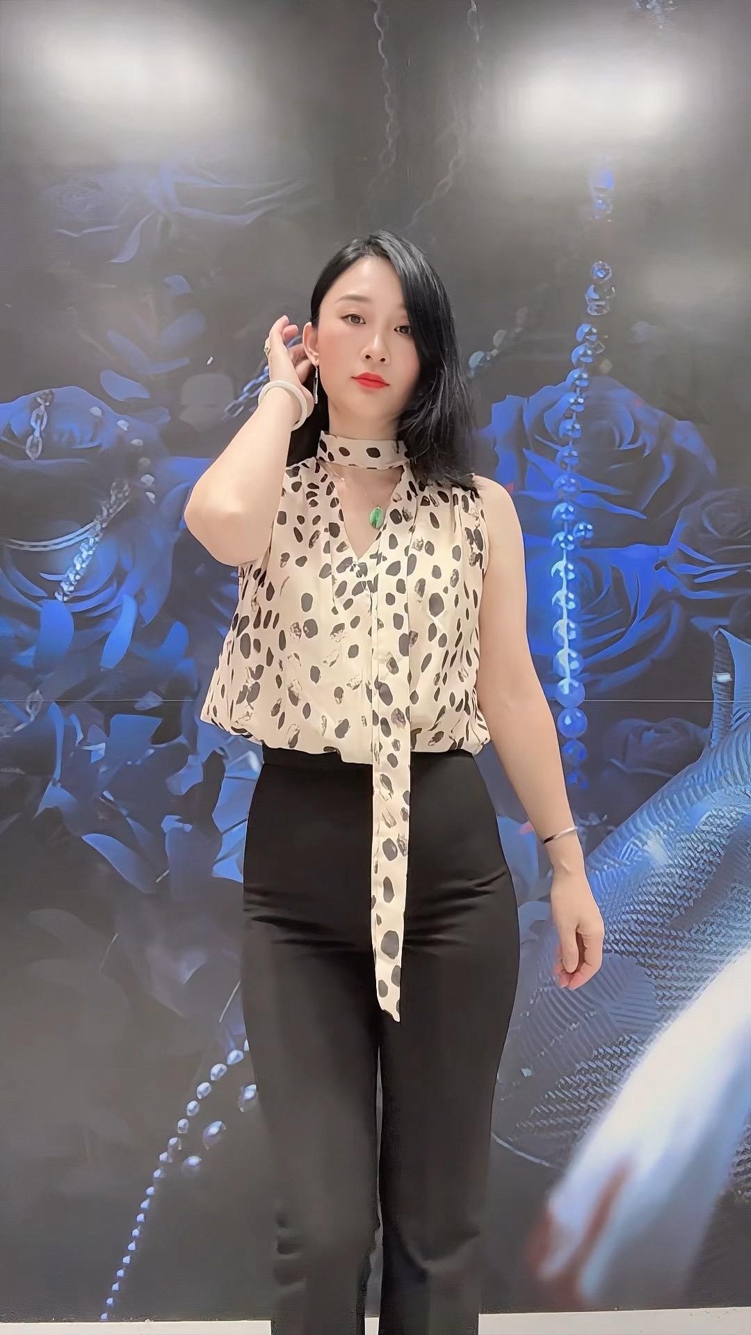 人生是一场相逢，也是一场遗忘。所有深情，最后都成了岁月里的风景…