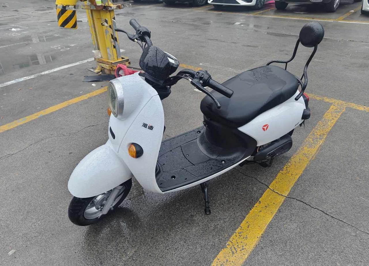 🛵 因实习离开郑州，出个自用雅迪小白龟
马上要去外地实习了，这辆车带不走，真心