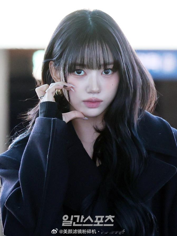 MEOVV组合SOOIN、GAWON、ANNA、NARIN、ELLA今日机场新闻