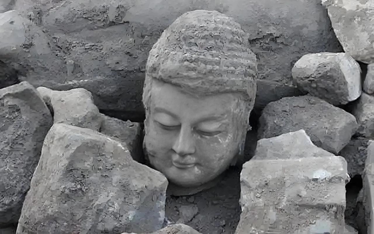 大家好，我是你的历史科普博主。今天带大家走进一段鲜为人知，却影响深远的历史事件—