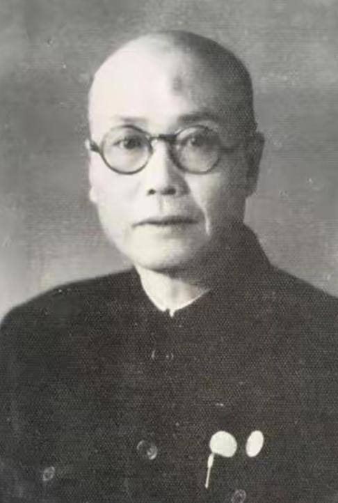 1946年，地下党员吴群敢前往指定地点接头，突然发现对方是国军中将，大惊之下脱口