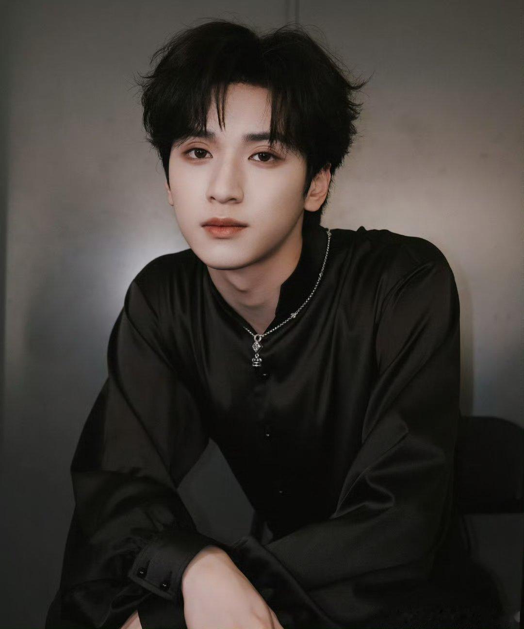 严浩翔氛围感主题随拍  严浩翔新年氛围感plog  严浩翔氛围感主题随拍，是满分