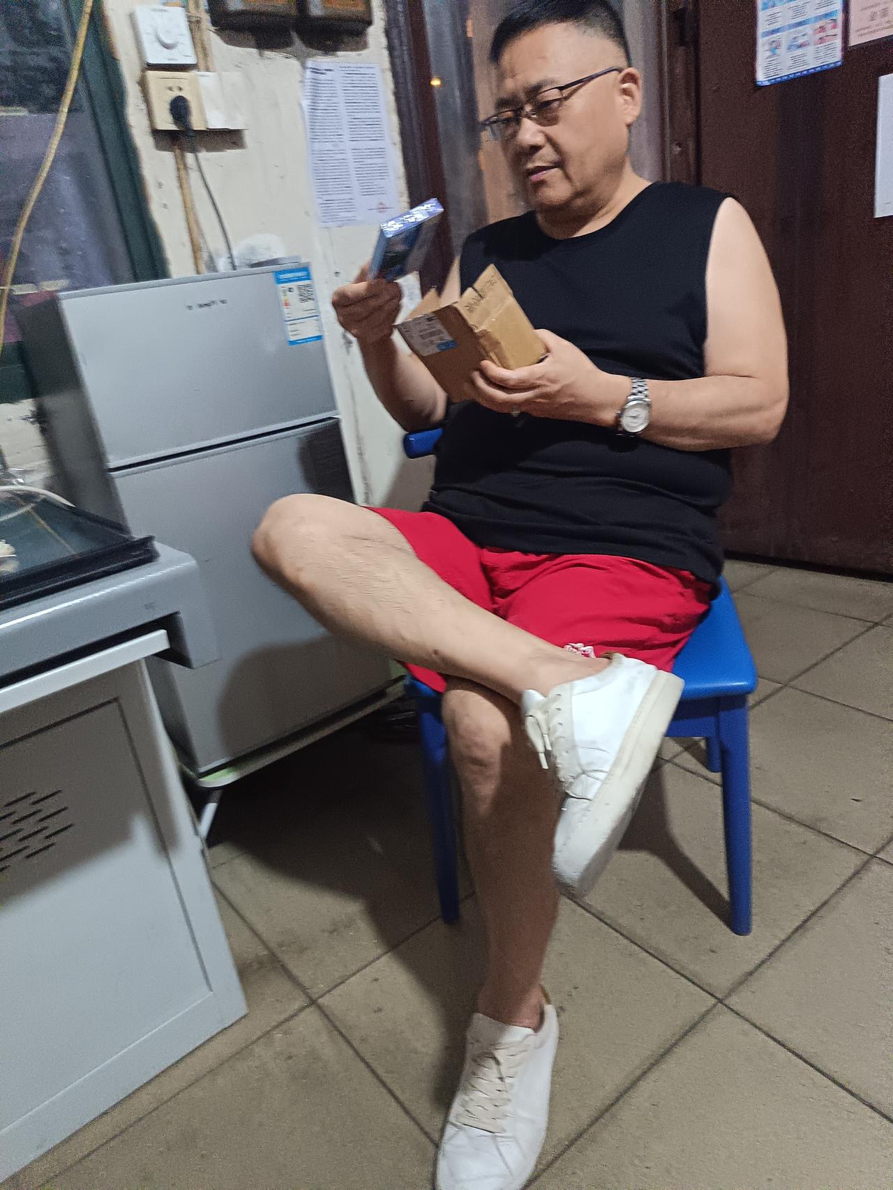 我这个人呐，像我妈，“火底子”如果熬了夜，或者气候有变化就上火，特别是喉咙不舒服