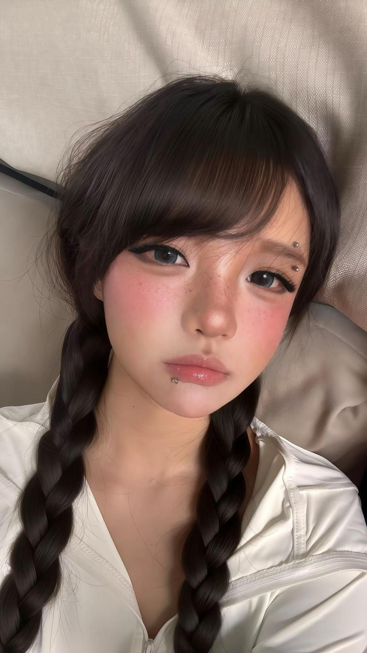 🍎。亚裔妆 黑皮 me第一次画(- ₃ -)然后吧用了画质修复呀所以看起来有点