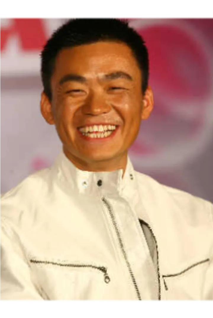 王宝强《八角笼中》大获成功，资助承诺风波起

王宝强凭借电影《八角笼中》赚得盆满