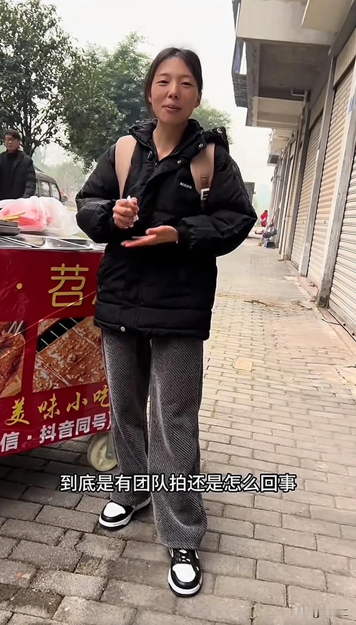 最近很多人觉得小林妈妈幸运，能有这么多人帮助与关注。

一位单亲妈妈带着两个小孩